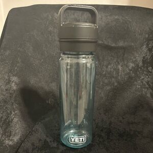 YETI Yonder® Water Bottle with Chug Cap 25 oz/750 ml Limited Ed. Sea Foam